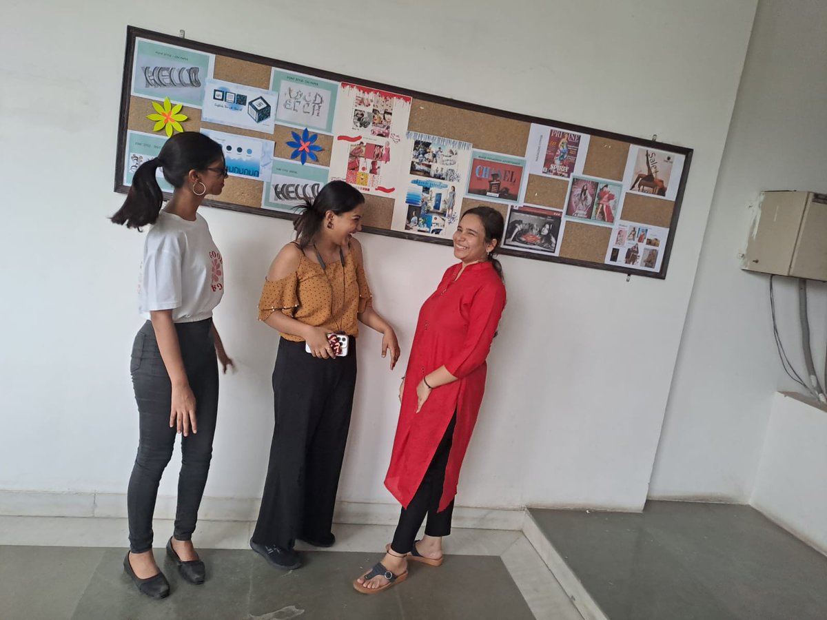 FashionNoida's tweet image. &quot;Design Displays offer a lot of learning and motivation for students who are otherwise all soaked up in studies these days.&quot; Glimpses of the fun moments of this semester creativity at SFI Noida campus. 
. 
. 
#DesignStudents #Motivation #DesignDisplays #learning
#Creativity