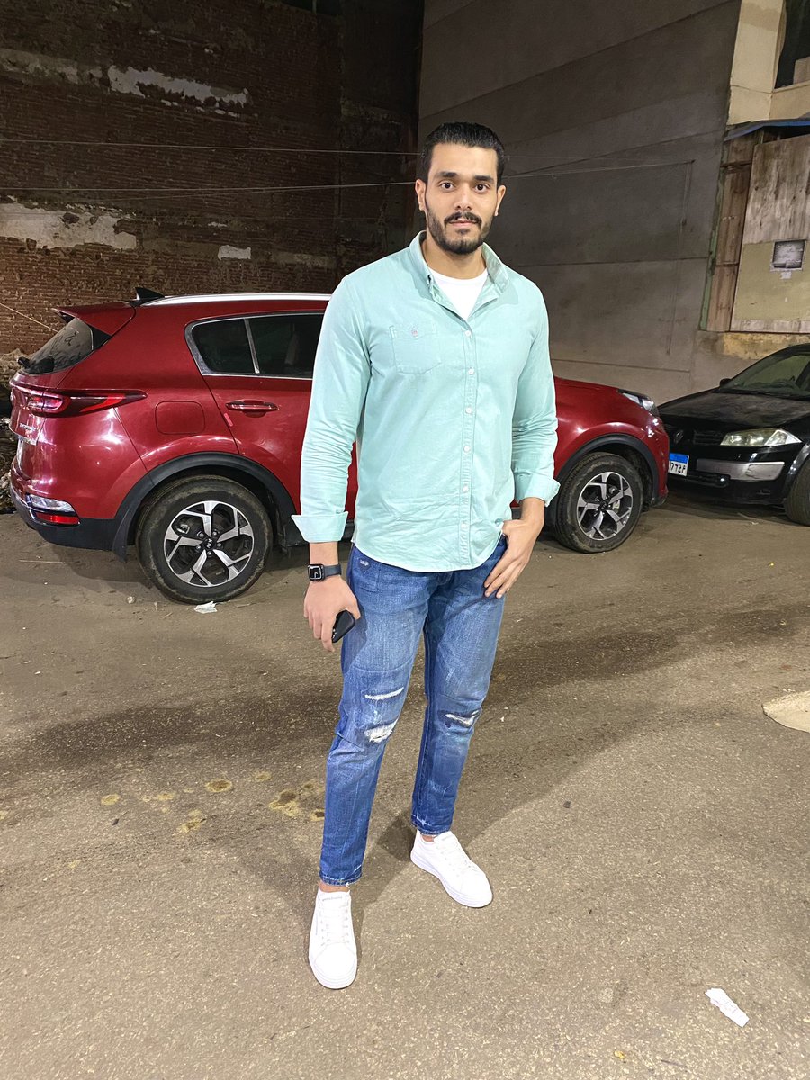 مش عارف ليه مبحبش القمصان عليا..؟!🫠