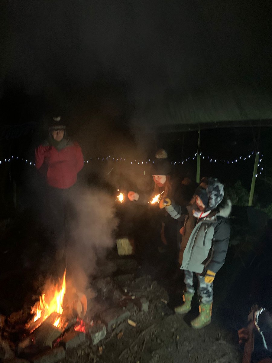 CanalsideBBurn's tweet photo. A great night at the Super Slow Way Campfire, Cook, Share & Sing event last night. A beautiful clear night, great food and singing under halo moon.
#superslowway #imaginingthesuperslowway #redefininglancashire #culturalregeneration #leedsliverpoolcanal #blackburnwithdarwen https://t.co/7hXMS2NZQ4