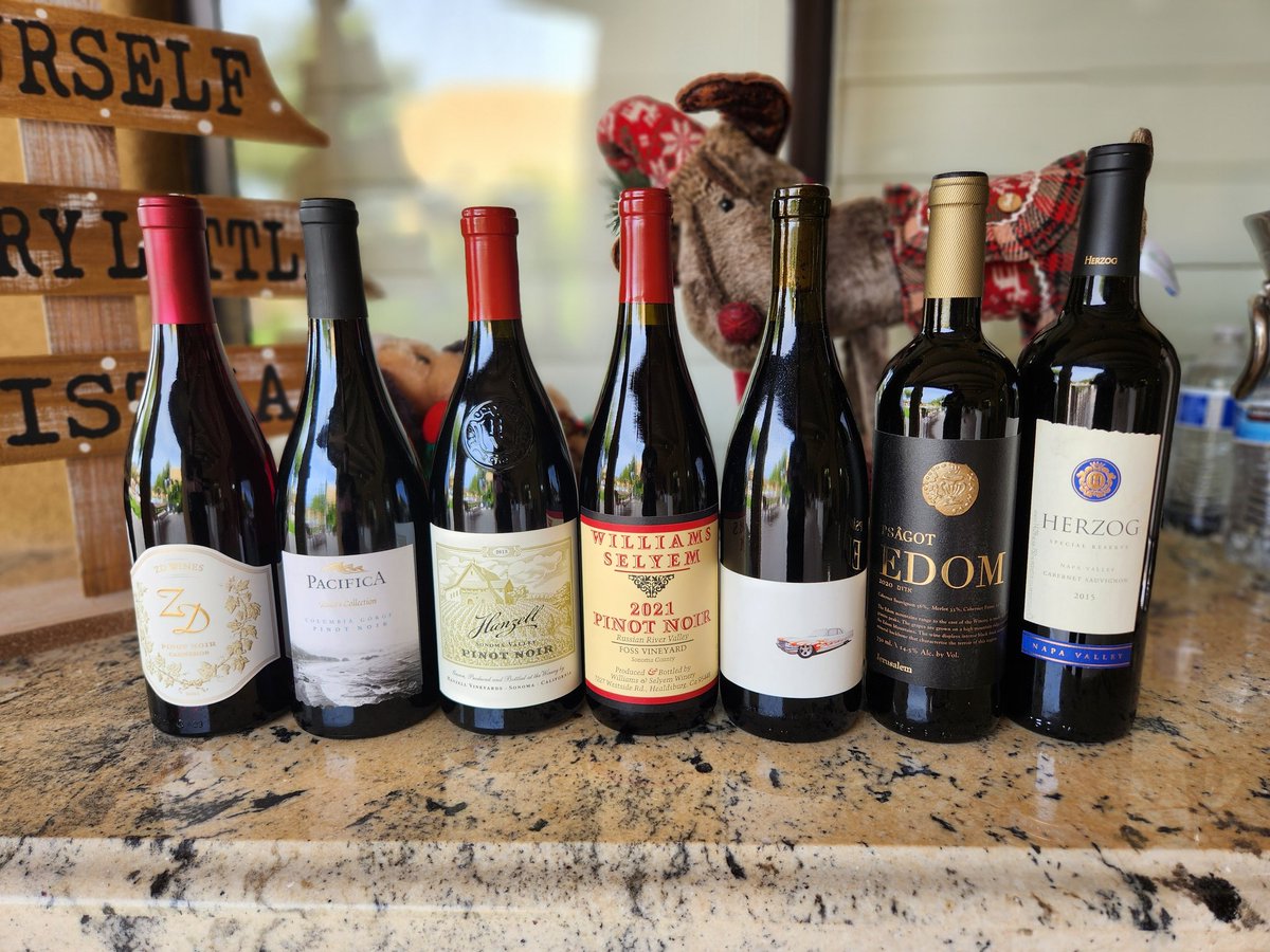 Let's do this #winetime 
@TonguedancerPN @PsagotW @ZDWines @HanzellWines @HerzogWine @Williams_Selyem 
#pinot #vino #vintage 
@damewine @winewankers @suziday123 @WineFolly @WineNewsIt @jwalkermobile