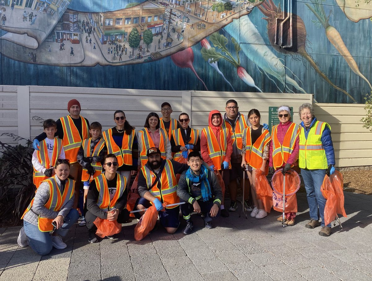 uniteddemclubsf's tweet photo. A big thank you to everyone that came out and joined us for our community cleanup with @NoeValleyDems @RefuseRefuseSF and @WeAreTogetherSF!
Together we’re making a difference and doing the work one community cleanup at a time! 💪🏽♻️🚮 https://t.co/psQRAvZbTh
