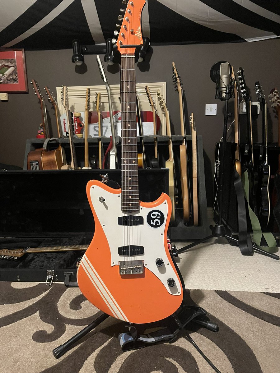 TimoScriv's tweet photo. @DrGuitar Atkin Longhorn https://t.co/26aSsSikNO