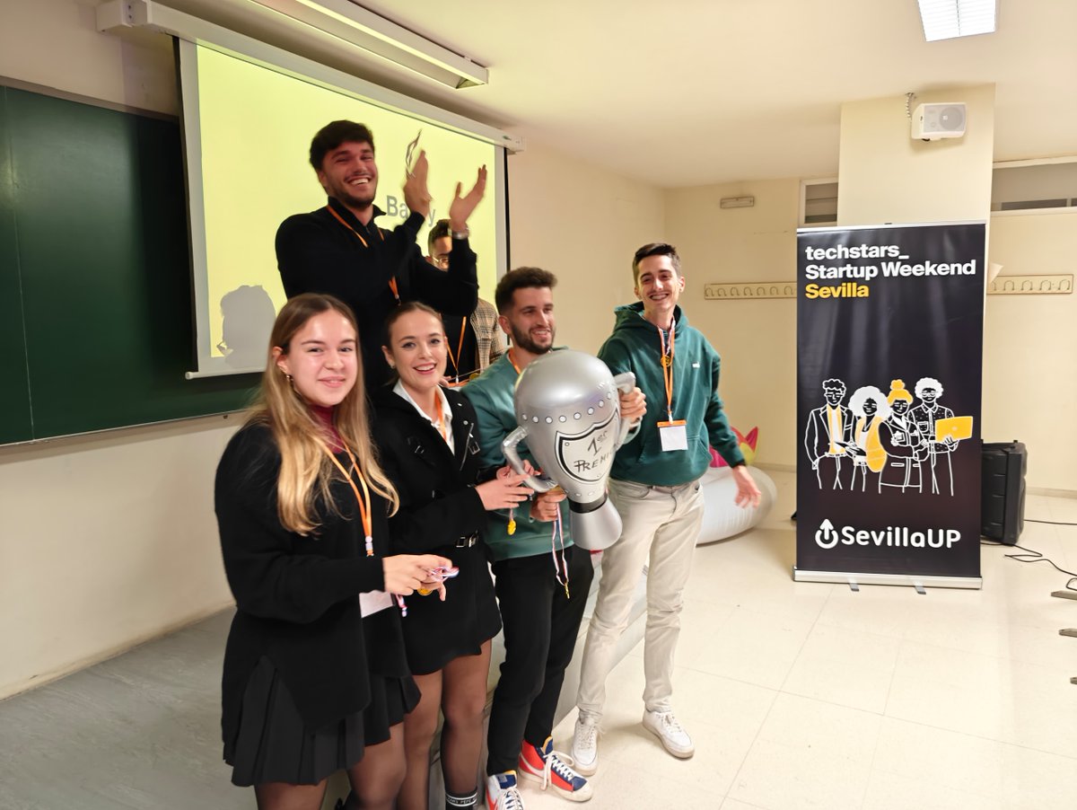 SWsevilla's tweet photo. Y #Ballify gana esta edición de #SWsevilla
¡Enhorabuena! #givefirst #startupweekend https://t.co/cpbWHkA4nz