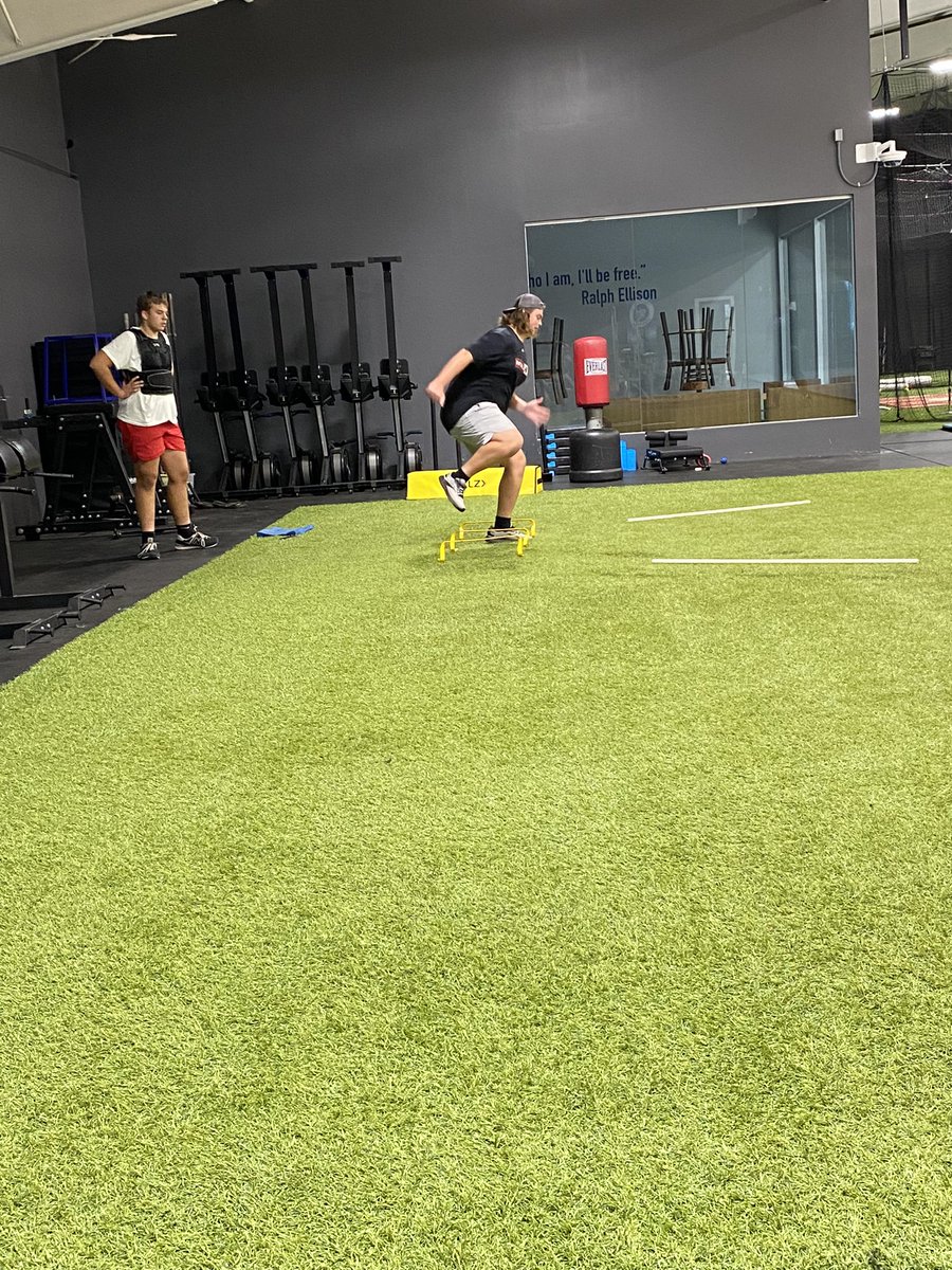 Hreal27G's tweet photo. Season ended on Friday night.  @Jackson69909284 Back grinding on Sunday morning.  Thanks to @CoachHsbs @CoachL__

@ChaelPridgen @Coach_Colucci @devinbice88 @NYSEandeasy @CoachThurn @CoachCarlson_OL @ChadSimmons_ @DownSouthFb1 @AL7AFootball 
@BradBoyette1 
#STEPBYSTEPtraining https://t.co/P3g3DkmEKB