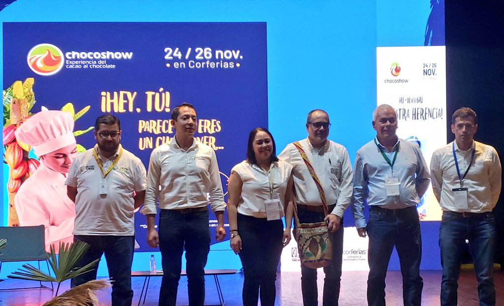 alexander_rodr_'s tweet photo. Los panelistas abordaron propuestas y soluciones para mejorar el presente y futuro del #CacaoDeColombia, que giraron en torno a ejes:
✅Sociales
☑Productivos 
✅Ambientales y de
☑Fortalecimiento y articulación institucional https://t.co/F8E5c03LUb