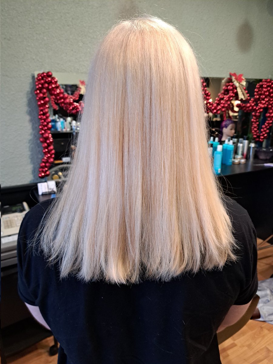 Sunnygregorio1's tweet photo. Before and after cut color and tone 

#haircut #blonde #byebyeroots #toned #helloblondie #hair #musician #longhair #hairmaitenence #selfcare #selflove https://t.co/WbGnuEj9ND