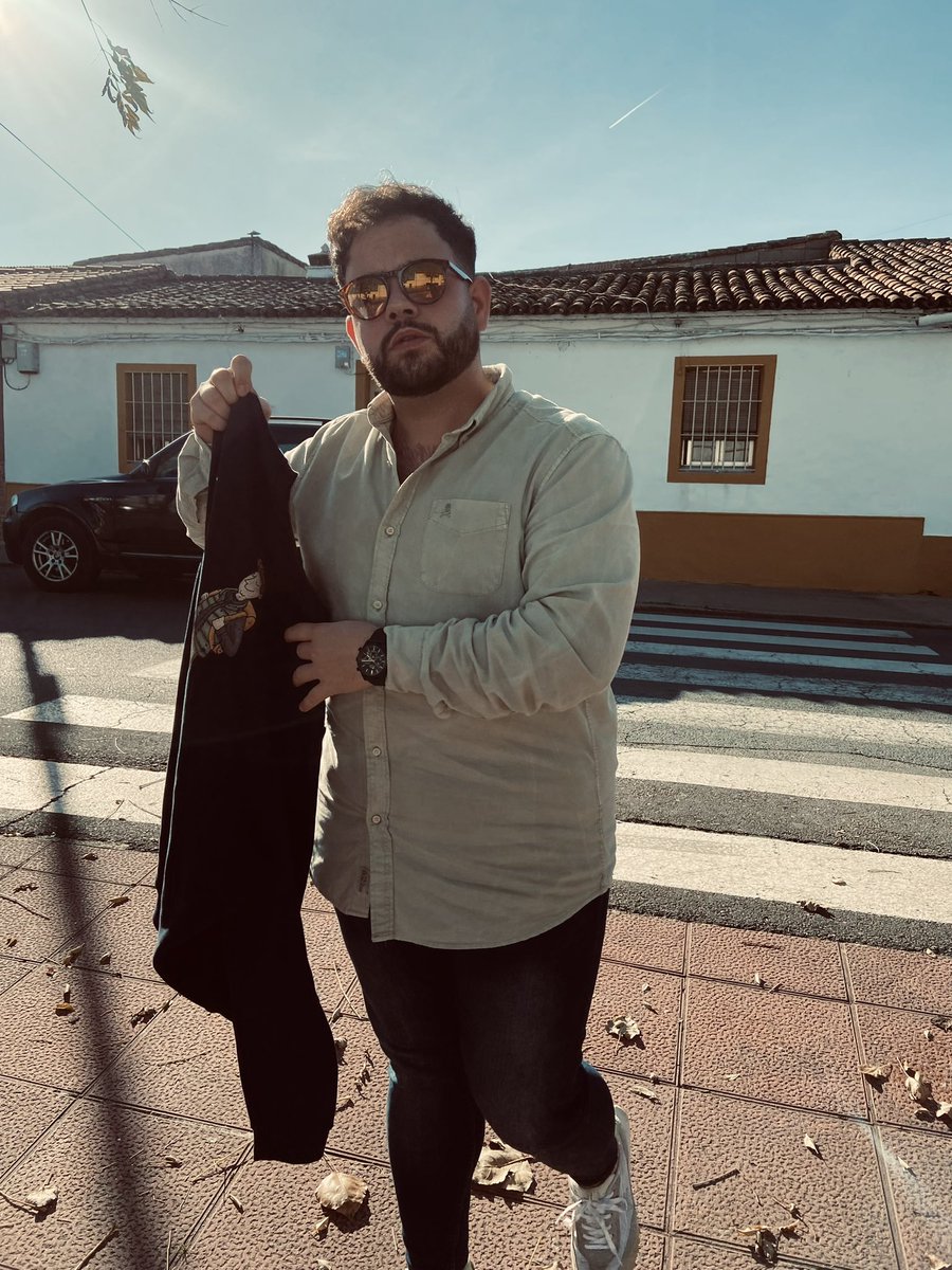 Aprendiendo a cruzar los pasos de cebra mirando para los dos lados.