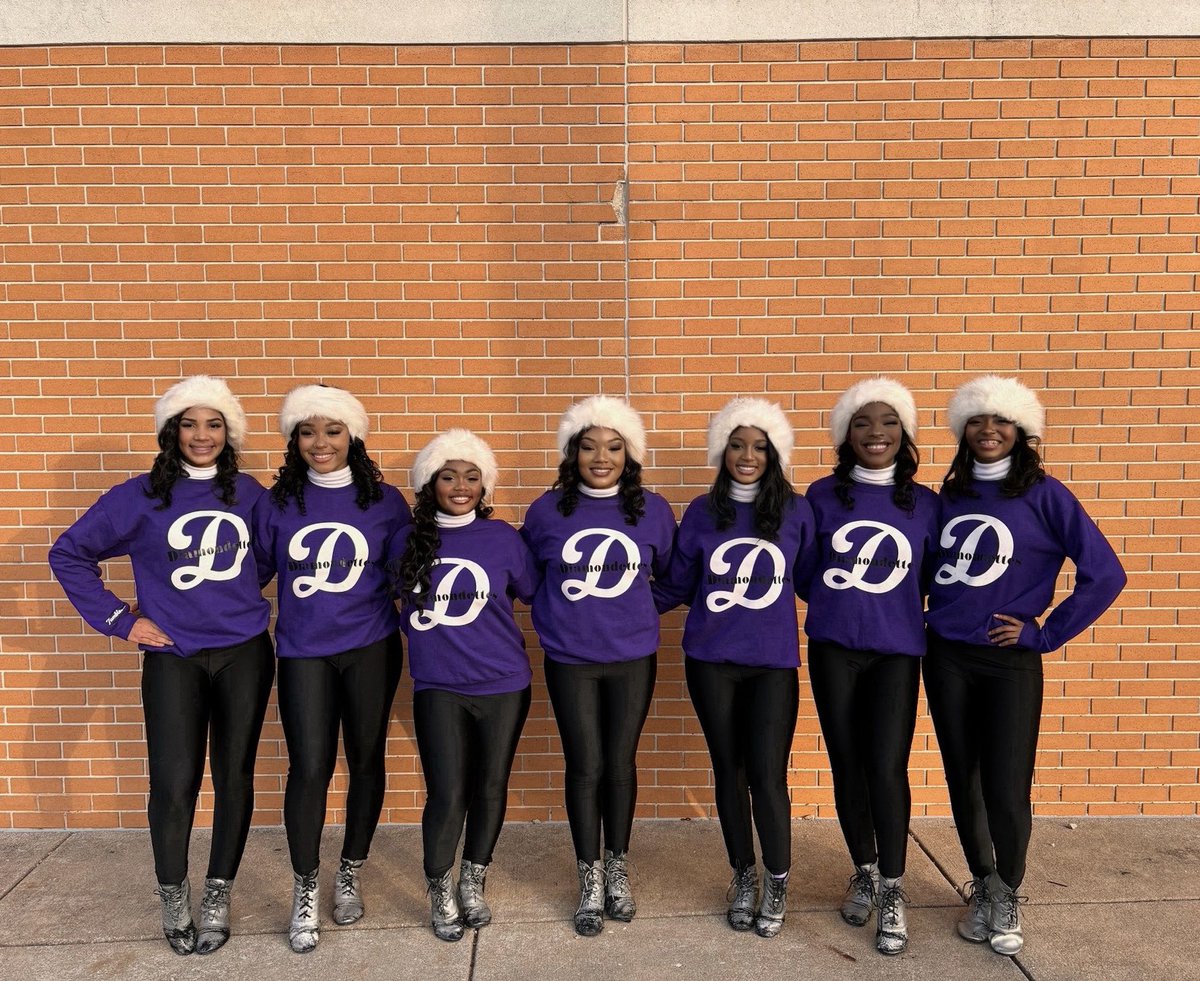 bd_diamonddance's tweet photo. Our @BenDavisFB team are your IHSAA Class 6A Football State Champions 🏆🏈 It's been an amazing season and we're so glad to have been a part of history 💎💜
 
#wearewayne #bendavis #firsttoten #prideofthewestside #purplerain #giantpride https://t.co/ow4UrrJOmR