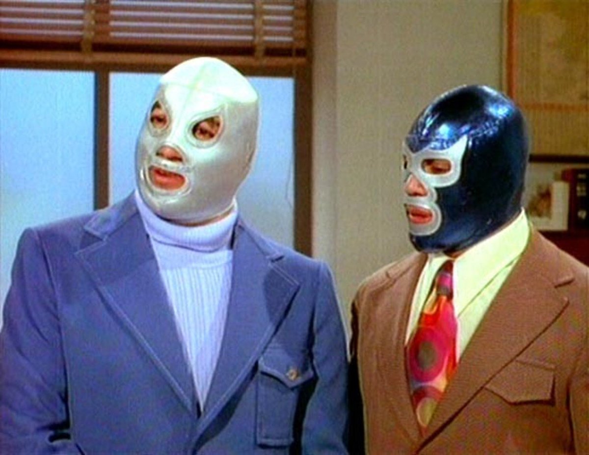 53gaDr3amca5t's tweet image. Luchadores wearing a very nice suit while still in their mask is such a divine look