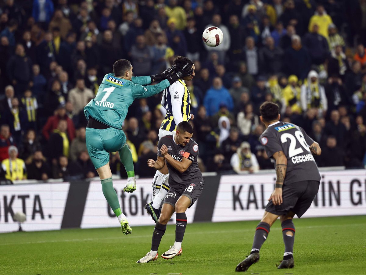 cuubukluruhu's tweet photo. Fenerbahçe lehine verilen penaltı kararı doğru mu?" 

Bülent Yıldırım: Tartışmasız penaltı ve sarı kart. 

Deniz Çoban: Maçın en tartışmasız kararlarından. 

Bahattin Duran: Penaltı doğru.

[beIN Trio]

#FBvsFKG #kadikoydekaragece ( dkakdlaldlald) https://t.co/7fODYsDEK4