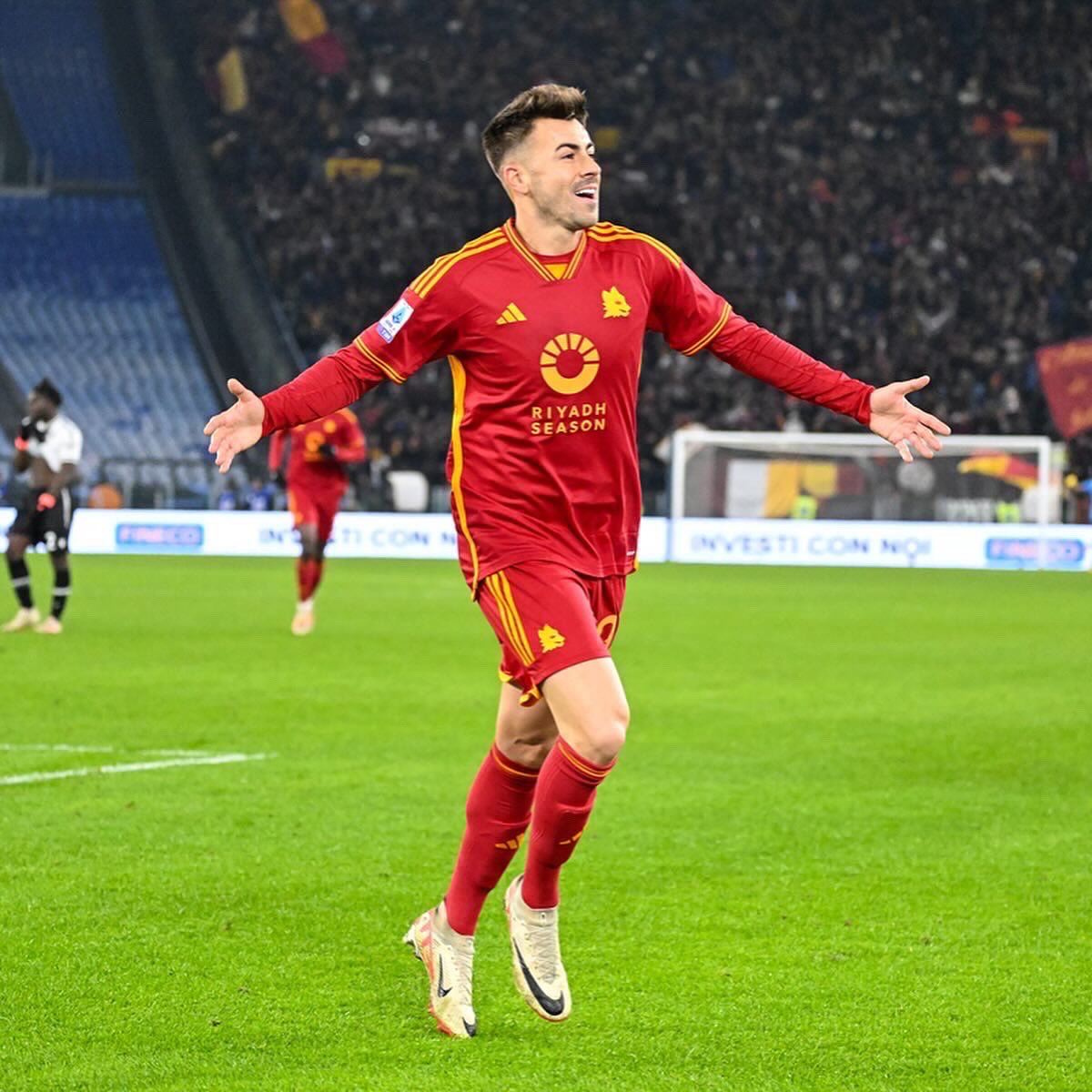 OfficialEl92's tweet photo. Vittoria importantissima, +3 💪🏼✅ 
DAJEE ROMA 🟡🔴 https://t.co/ovDmGtDi60