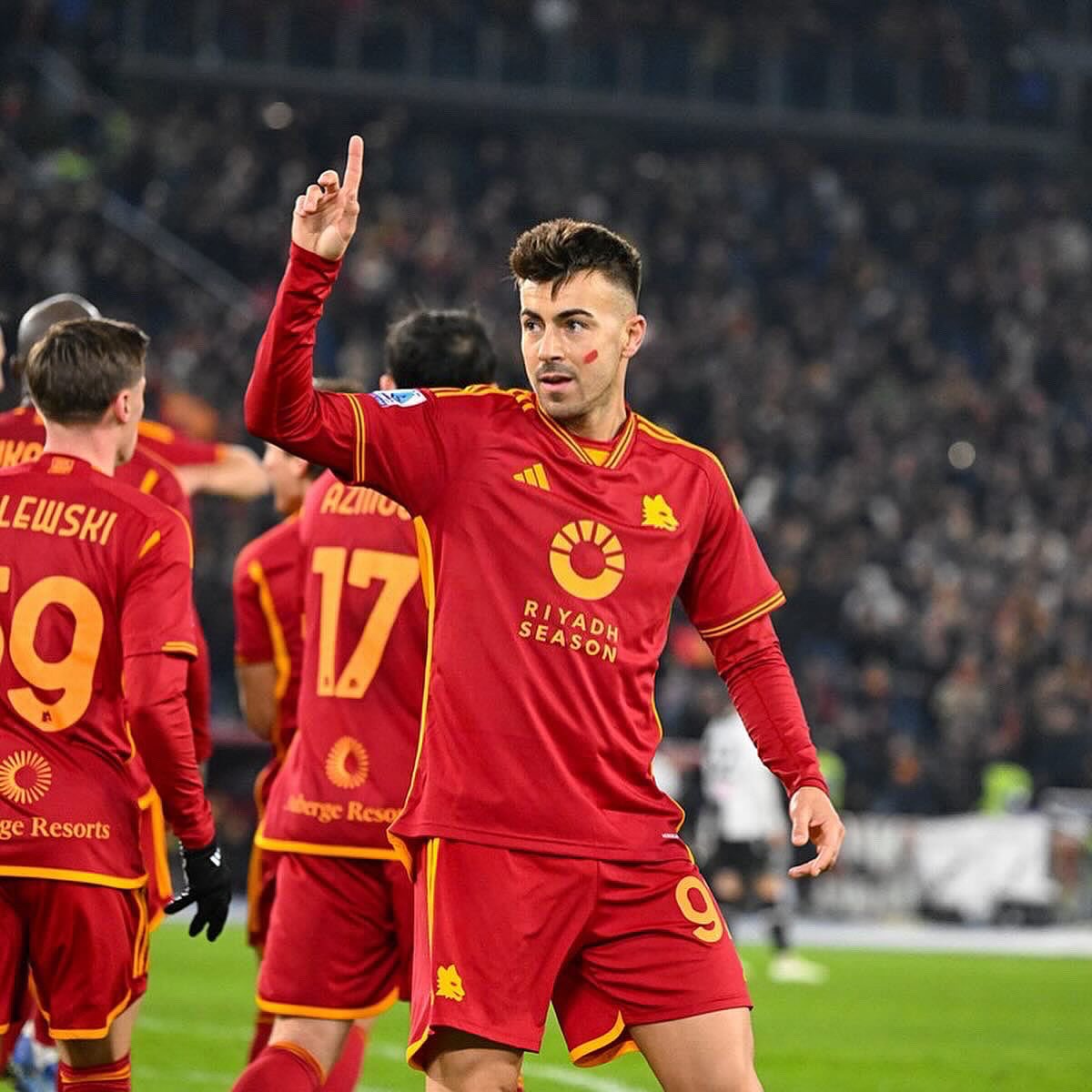 OfficialEl92's tweet photo. Vittoria importantissima, +3 💪🏼✅ 
DAJEE ROMA 🟡🔴 https://t.co/ovDmGtDi60