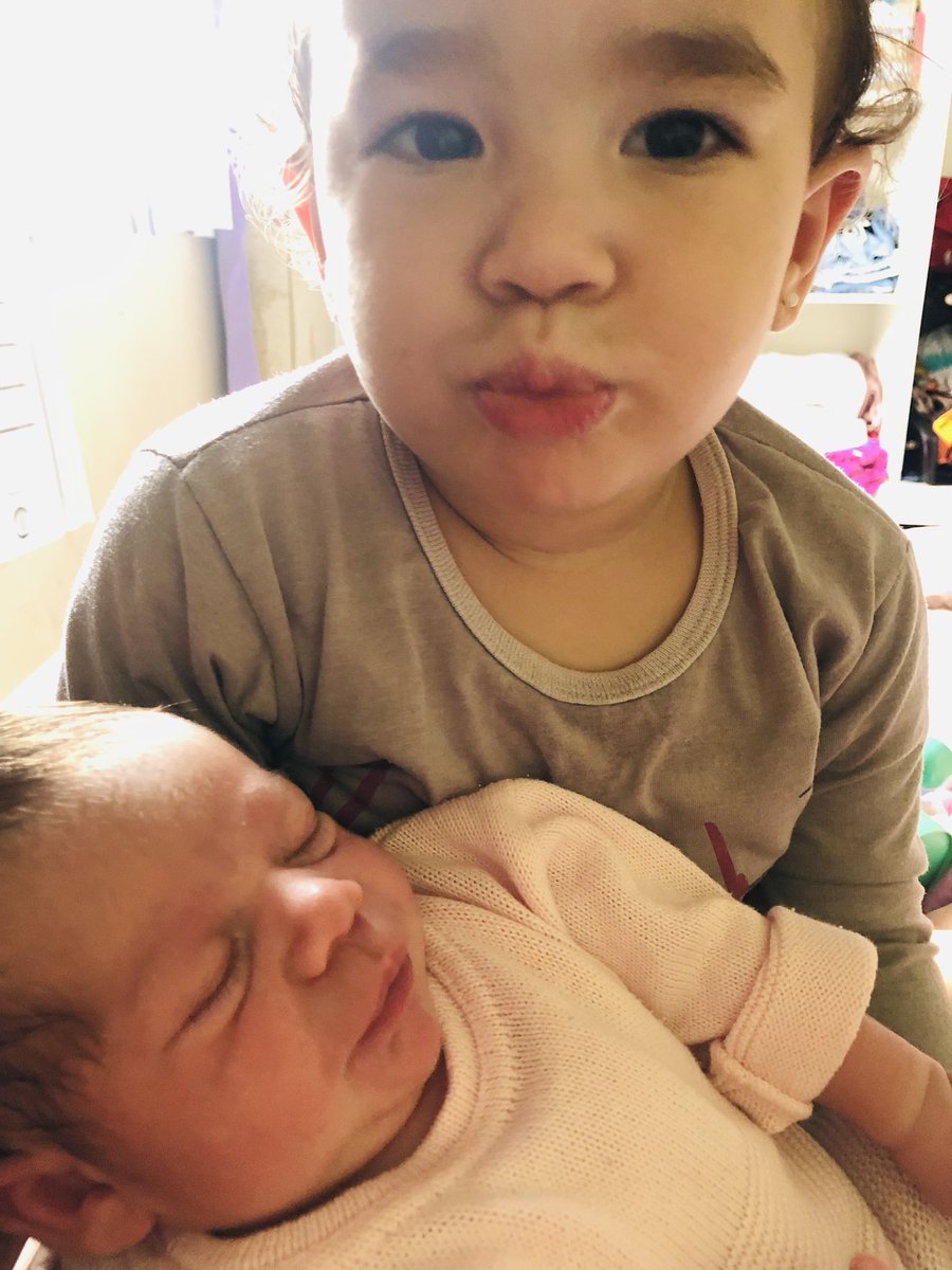 BeatrizResend3's tweet photo. Eu vivo pelas minhas filhas, luto pelas minhas filhas, sigo em frente pelas minhas filhas. Não é sacrifício, é amor pelas vidas que eu gerei!🩷👩‍👧‍👧💜 https://t.co/P19BejI16y