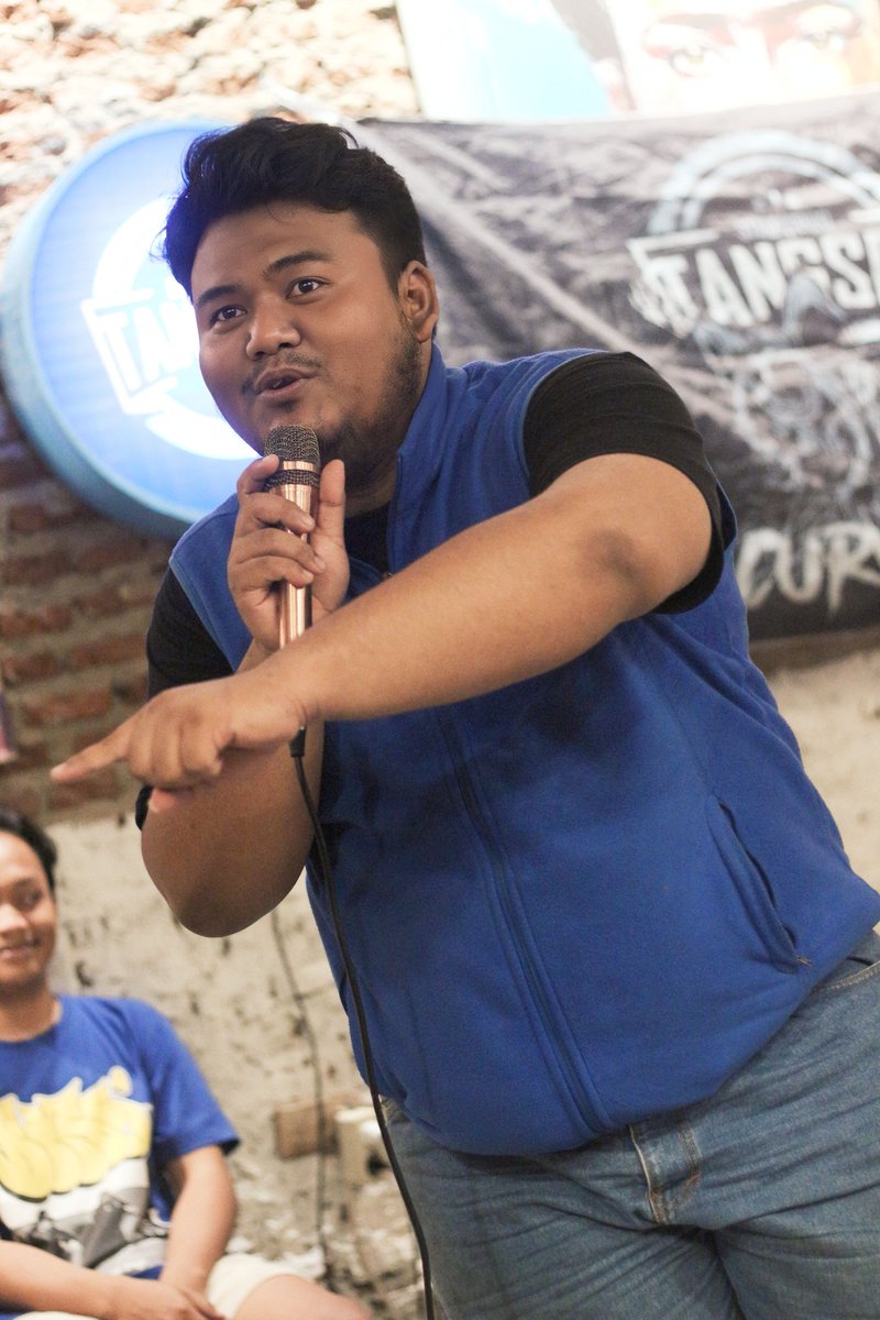 Ackmalyanto's tweet photo. @radenrauf Sebenarnya gue udah dilarang sama mamah gua buat cari jodoh di internet tapi mumpung ini masih pagi banget dan emak gua nggak akan tahu. Jadi tolong ayo mutualan dan please kalau kalian kenal gua jangan kasih tahu mahdhauuwhvdhauiwosna https://t.co/3hDKjxk5q7