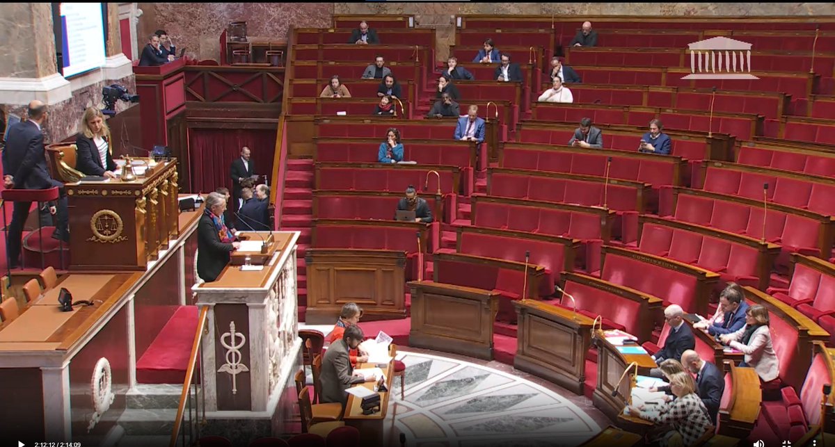 malopedia's tweet image. Un dimanche à 20h57, dans un hemicycle où seule la gauche en a encore quelque chose à faire, après une 27ème motion de censure, Elisabeth Borne déclenche un 19ème 49.3 par un discours de 1mn37s. La République se porte bien.