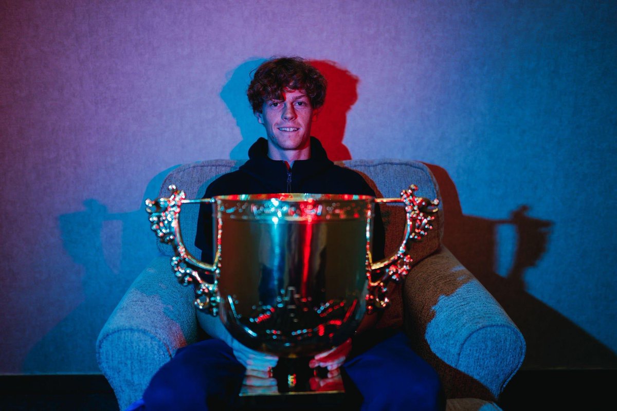 TheTennisLetter's tweet photo. Jannik Sinner’s unbelievable 2023 season gets the perfect fairytale ending it deserves. 

🔹𝙏𝙚𝙖𝙢 𝙄𝙩𝙖𝙡𝙮 𝘿𝙖𝙫𝙞𝙨 𝘾𝙪𝙥 𝘾𝙝𝙖𝙢𝙥𝙞𝙤𝙣𝙨

🔹𝘽𝙚𝙖𝙩 𝙉𝙤𝙫𝙖𝙠 𝘿𝙟𝙤𝙠𝙤𝙫𝙞𝙘 𝙞𝙣 𝙗𝙤𝙩𝙝 𝙨𝙞𝙣𝙜𝙡𝙚𝙨 𝙖𝙣𝙙 𝙙𝙤𝙪𝙗𝙡𝙚𝙨 𝙩𝙤 𝙩𝙖𝙠𝙚 𝙏𝙚𝙖𝙢 𝙄𝙩𝙖𝙡𝙮 𝙩𝙤 𝙩𝙝𝙚 𝙛𝙞𝙣𝙖𝙡

🔹1st Italian to qualify for the ATP Finals

🔹4 ATP titles in 2023

🔹Youngest Italian man to win a Masters (22 years old)

🔹Highest-ranked Italian man of all-time (tied with Panatta at #4)

🔹61 match wins (most ever by any Italian man in Open Era)

🔹Tied the record for most titles won by an Italian man (10)

🔹1st Italian man to reach final of ATP Finals

🔹1st man to reach final of ATP Finals undefeated before the age of 23 since Roger Federer in 2003

🔹Won 6 matches in a row against top 5 players

🔹Won 8 matches in a row against top 10 players

🔹Reached his first Grand Slam Semifinal

The trophies, titles, & records are always something to be proud of, because it means your hard work is paying off.

But Jannik has grown so much as both an athlete & a leader for Italian tennis. 

You can see it in the way he walks onto the court with such easy-confidence. 

You can hear it in the way he speaks so graciously after every match, win or lose. 

You can feel it in the way he supported all of his teammates as they battled for the Davis Cup title.

Never forget the year 2023.

It was the year Jannik Sinner announced himself as a world-class champion for years to come. 

🇮🇹❤️🇮🇹