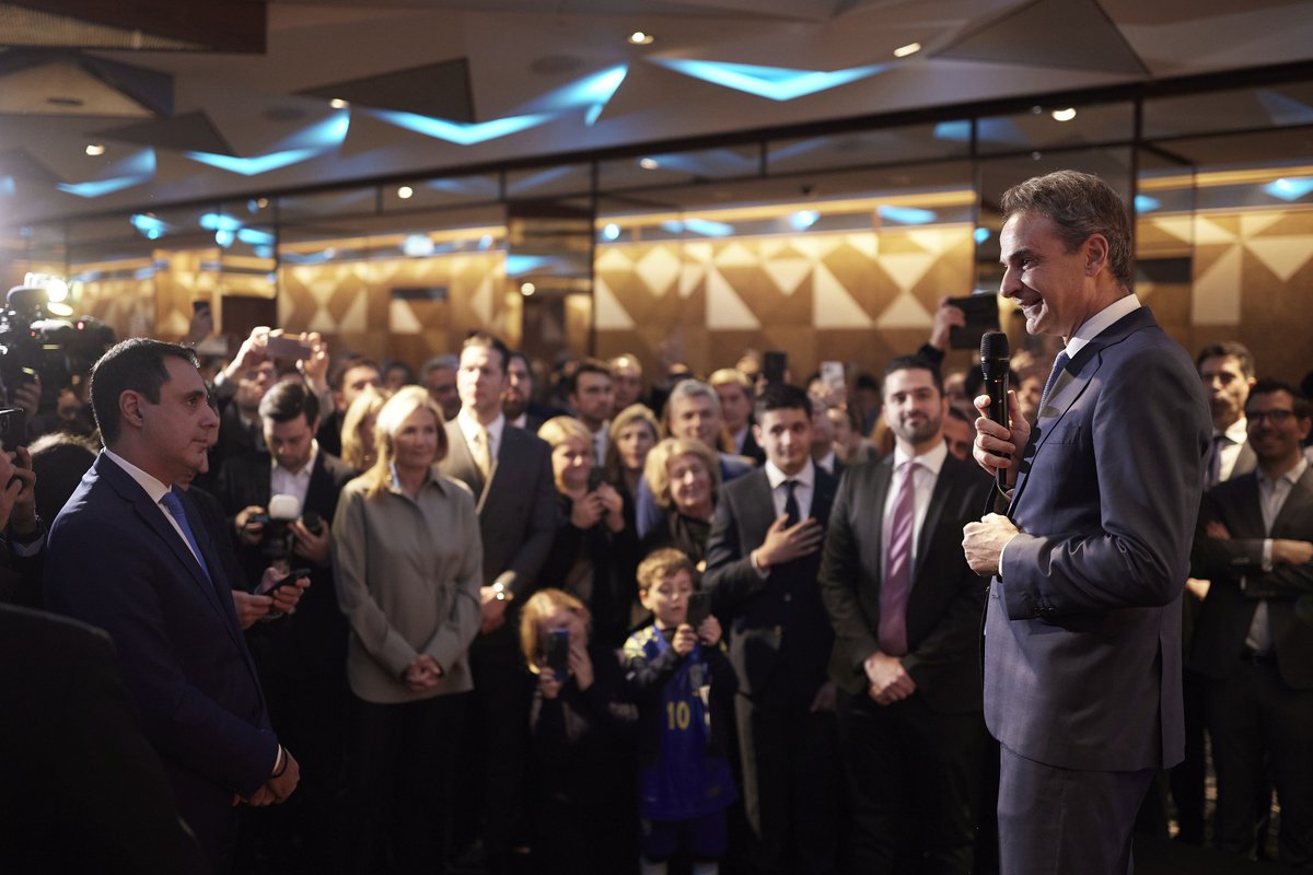 kmitsotakis's tweet photo. Στόχος μας είναι να συνεχίσουμε σε αυτήν τη φιλόδοξη, σε αυτήν την τολμηρή πορεία των μεγάλων μεταρρυθμίσεων. Να κάνουμε τη ζωή των Ελληνίδων και των Ελλήνων καλύτερη.

Εκδήλωση της Γραμματείας Ελλήνων της Διασποράς της Νέας Δημοκρατίας στο Λονδίνο. https://t.co/OSRZ6LKaH8 https://t.co/2zNVw59EmF
