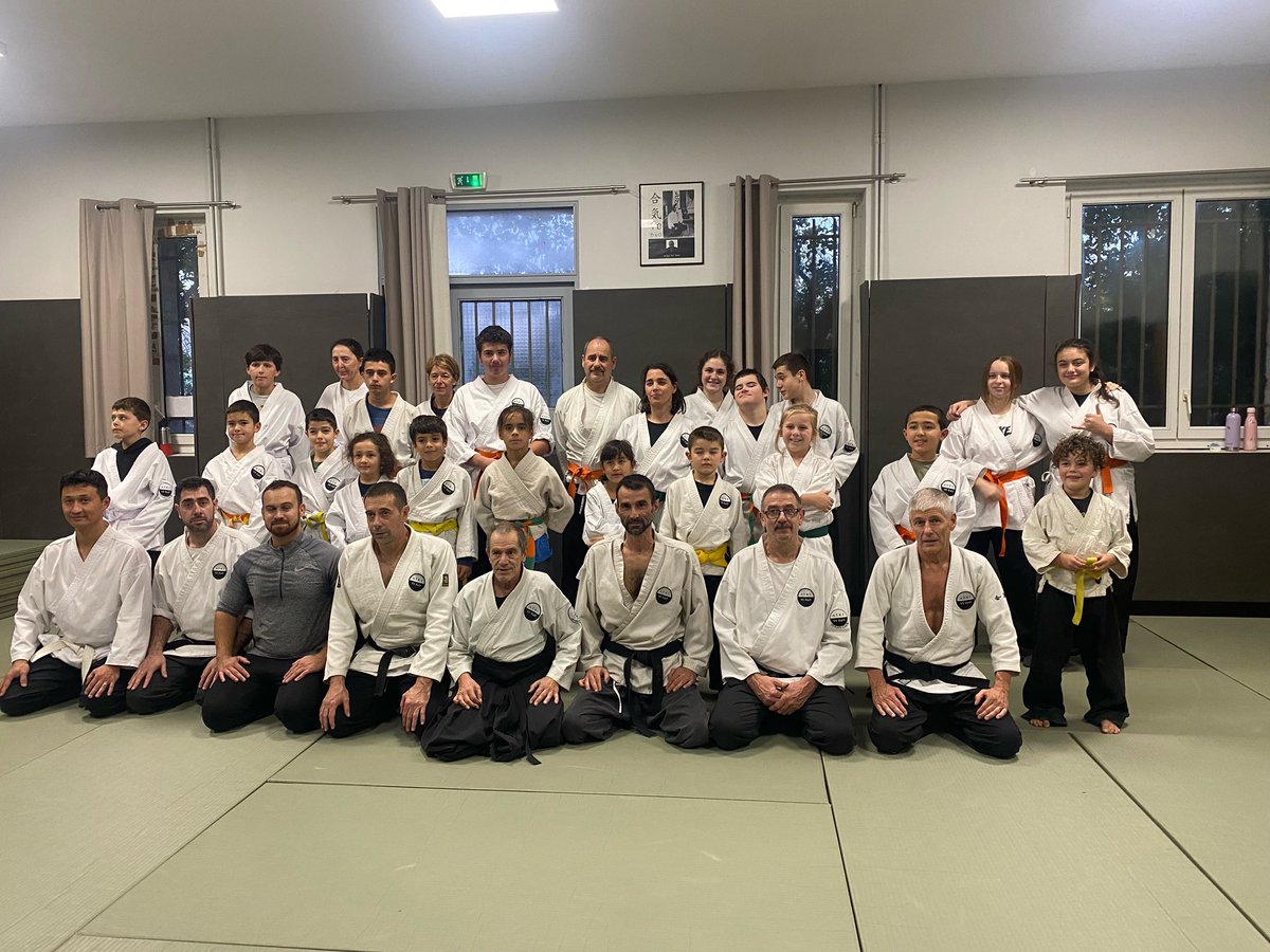 FAKVDF's tweet image. Cours #aikivudao du 25/11 avec Sensei Jean-Pierre Rouviere venu spécialement pour l’occasion. Bravo à tous !