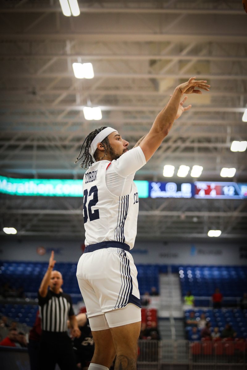 RMUMBasketball's tweet photo. Josh hits his number in points - 32. 
#GRIT | @jdc_00 https://t.co/D3B9Ck6zCU
