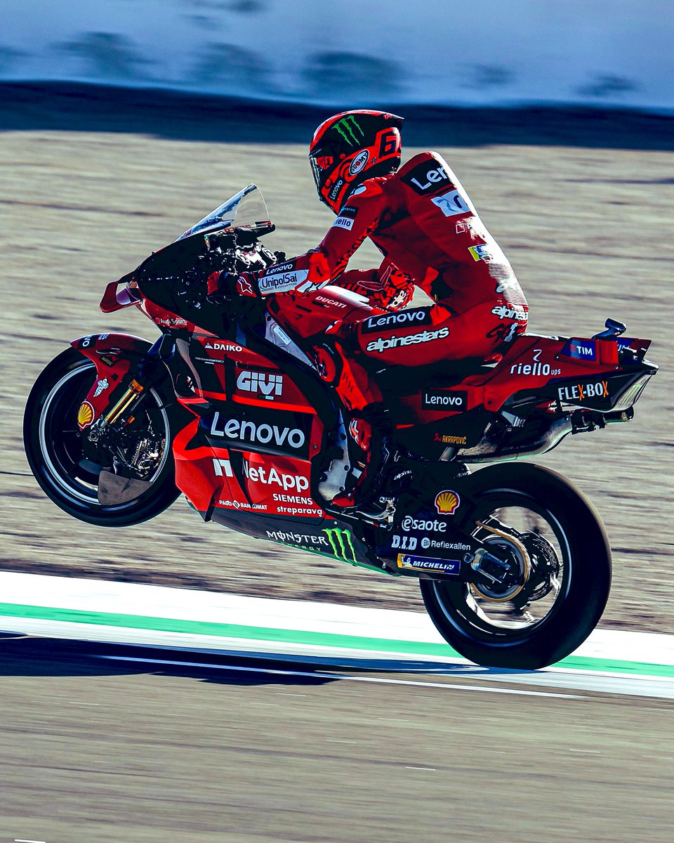 R_BastidasMora's tweet photo. El piloto italiano de @ducaticorse , @PeccoBagnaia , se coronó campeón del mundo de la temporada 2023 de @MotoGP .

Bagnaia se llevó la victoria en la última fecha del calendario en el #ValenciaGP y gracias a eso conquistó el bicampeoanto mundial.
#BACK2BACKgnaia https://t.co/3uJU2GxEYz