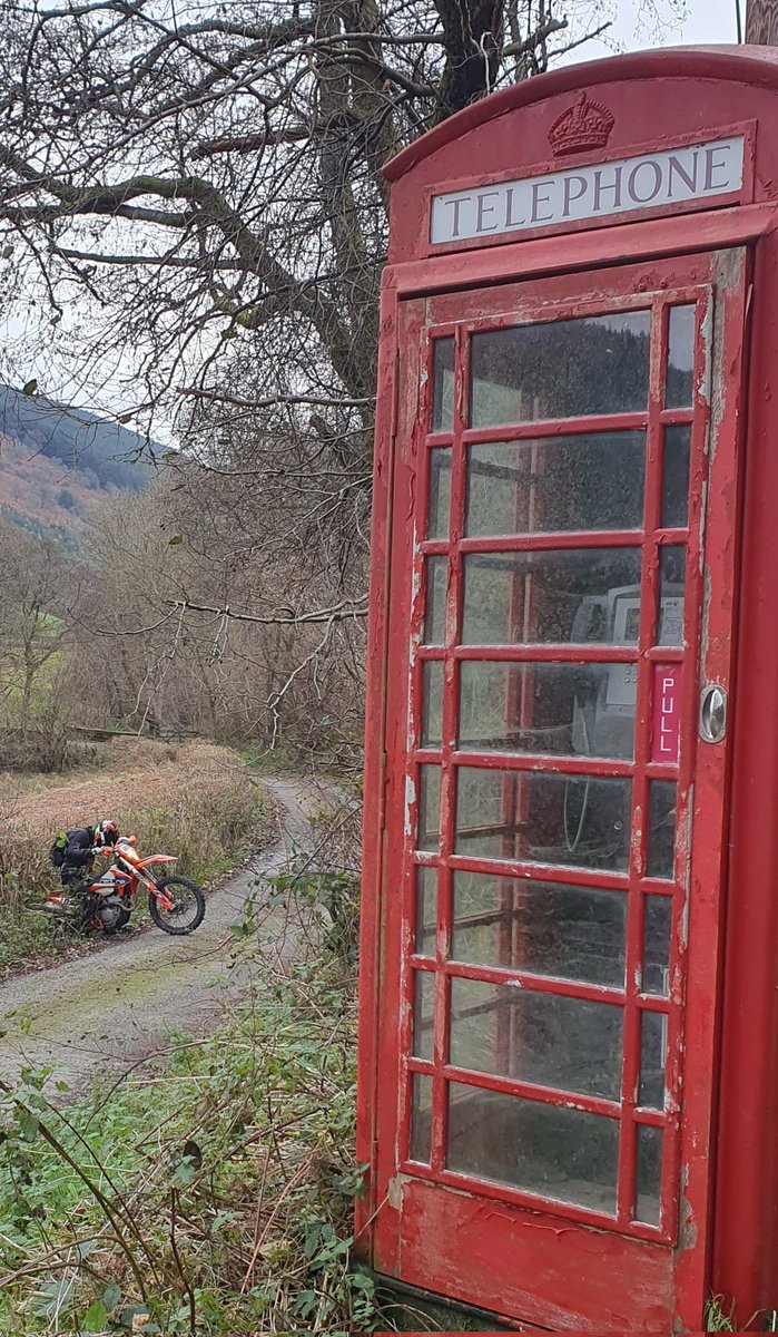 BigFishGriff's tweet photo. Beautiful old phone box.  Amazing what you see greenlaning 😃 https://t.co/6bDaOS3fW5