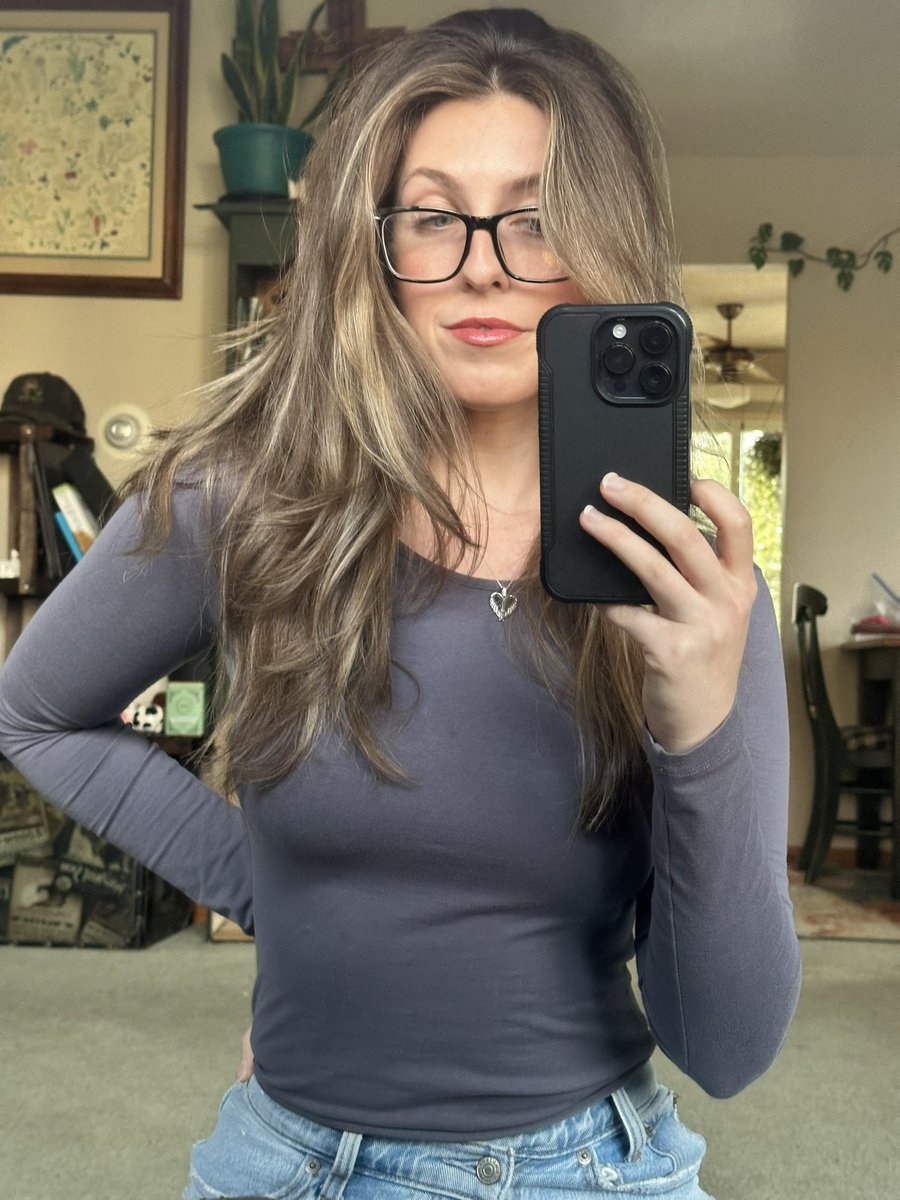LaceyLaceym3's tweet photo. Seeing double https://t.co/bq803lhGdl