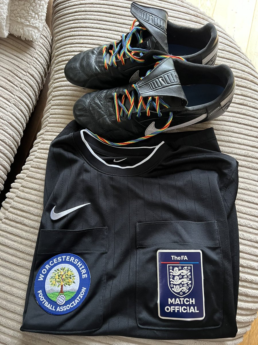 PaulSparrowRef's tweet photo. Match day 20 for me today and I had the privilege of a Women’s FA Cup Rd 2 game Cheltenham Town v Exeter City. I’m always proud to wear the WFA badge #RainbowLaces #WFAreferee https://t.co/sBBuoe4cBj