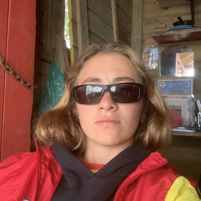 luizaaaz's tweet photo. #NovaFotoDePerfil vão se fude https://t.co/oLPSkAVsLg