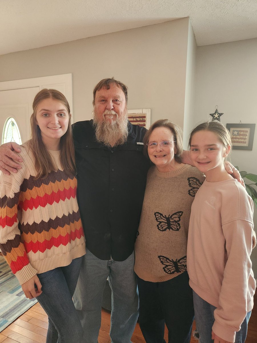 BrandiTwaddle's tweet photo. @PREDSident @PredsNHL No pictures of food. Just family that I'm thankful for. We almost lost my mom a few times this year. So this picture means a lot to me. https://t.co/6svJA5l2mv