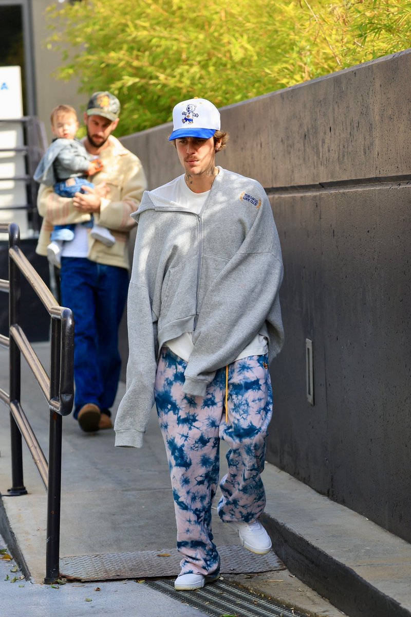 biebernovidade's tweet photo. 🚨APARECEU! Justin Bieber hoje. https://t.co/iFhdaWiQjI
