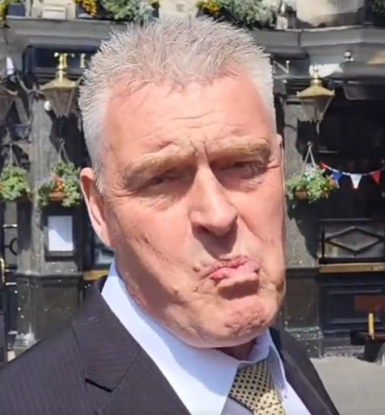 30p Lee (aka Lee Anderson) he hates this picture!
Whatever you do, don't save and share this picture when referring to the six bob knob!!!