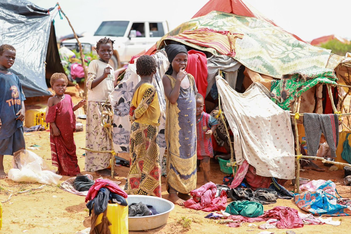 sntvnews1's tweet photo. PM @HamzaAbdiBarre said we must act ‘swiftly’ as countless vulnerable communities are severely affected by El Nino floods in #Jubbaland State, where he visited on Sunday to assess the situation on the ground.
#Somalia https://t.co/lY95bMC5wo