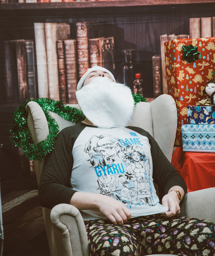 Nothing like a good ol’ fashioned goon session with our guy Santa 😋 Everything is 30% off in the store until Monday at midnight!