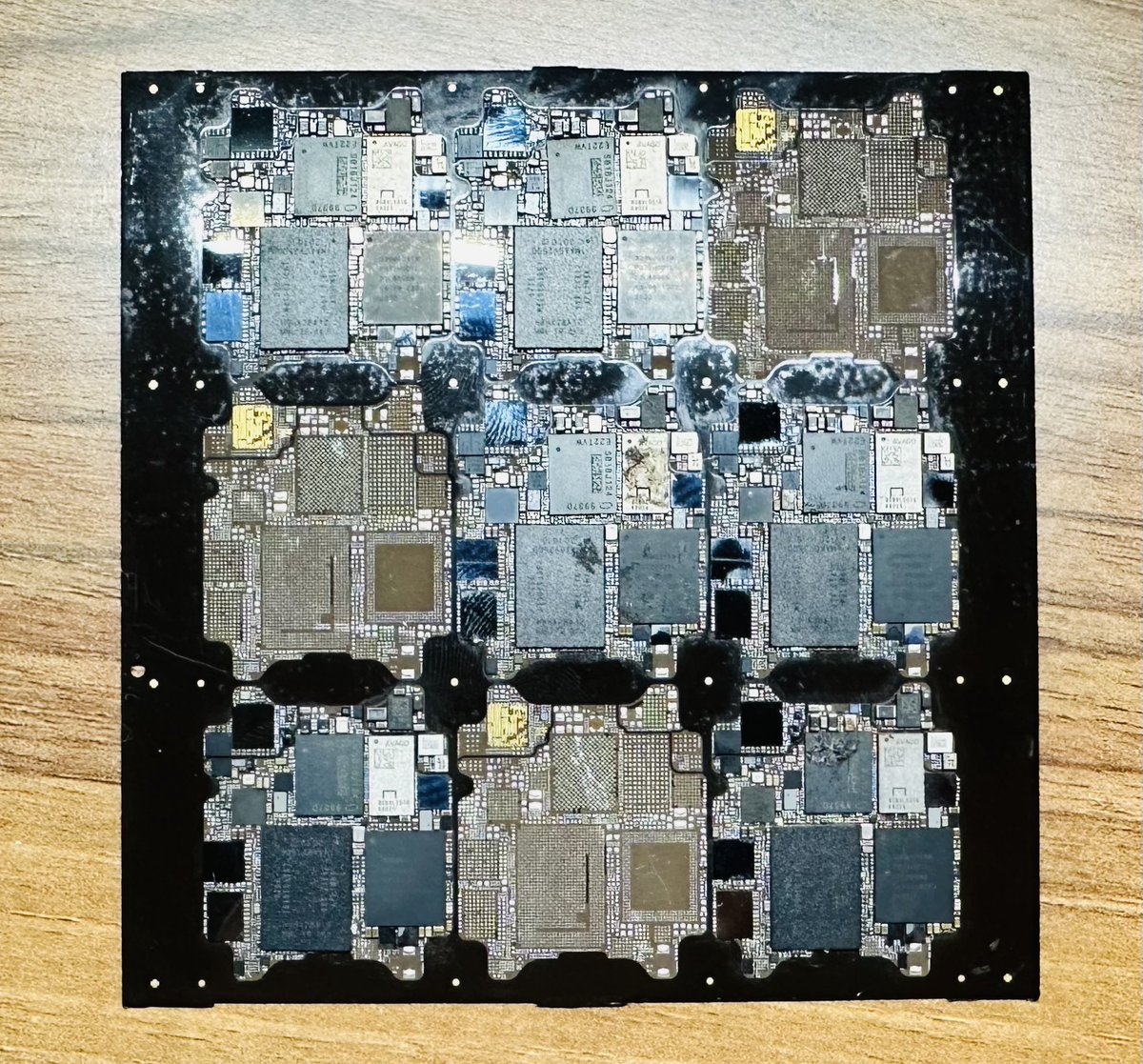 MrWhite128's tweet photo. Apple Watch S6 motherboard https://t.co/8C61sUsFJh