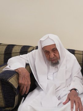 sboh3333's tweet image. #الدكتور_محمد_المفدى 

توفي اليوم ١٢/ جمادى الأولى/ ١٤٤٥هـ في الرياض شيخنا الوالد محمد بن عبدالرحمن بن محمد بن عبدالرحمن بن حمد المفدى، رحمه الله رحمة الأبرار.

ولد في أُشَيْقِر في نجد سنة ١٣٥٧، وعاش ٩٥ سنة.

حصل على الماجستير والدكتوراة من جامعة الأزهر في القاهرة بين ١٣٨٧ -