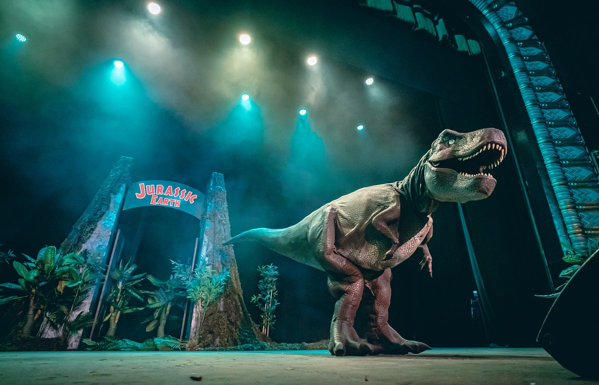 🦖Jurassic Earth 📆20 February | 12:30 | 15:30 🎟bit.ly/49S9fKE Do you know a Dinosaur lover?! Make it a ROARsome Christmas this year with tickets to 'The Original and Best Live Dinosaur Show'! ✨🎄