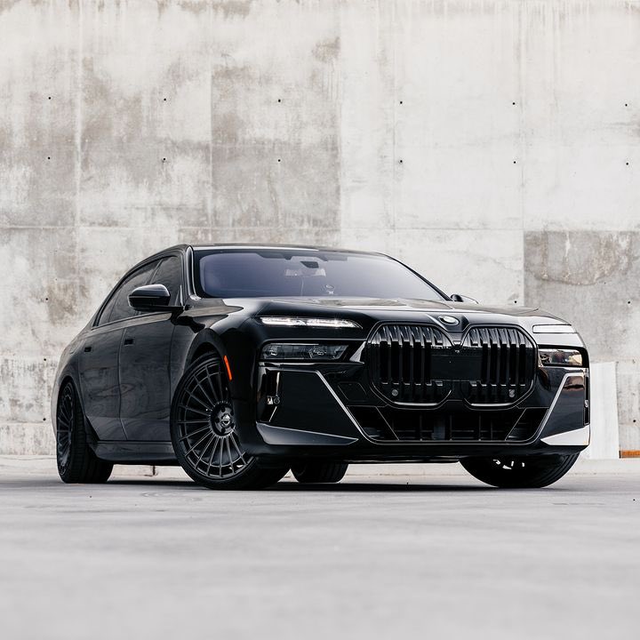 LeeAutoVN's tweet photo. BMW 760i x MVForged VL77 Signature Series® (1-Piece) 22" quá hợp tone với màu Satin Jet Black.
Made in Los Angeles, USA
➡️ https://t.co/oIblN7So3C | https://t.co/H4s3ML92PQ | https://t.co/7Nz5AwpWaz
#CS #LEEAUTO #MCBperformance #since2011 #CARSPA #mvforged #bmw https://t.co/gpHuTrdANL