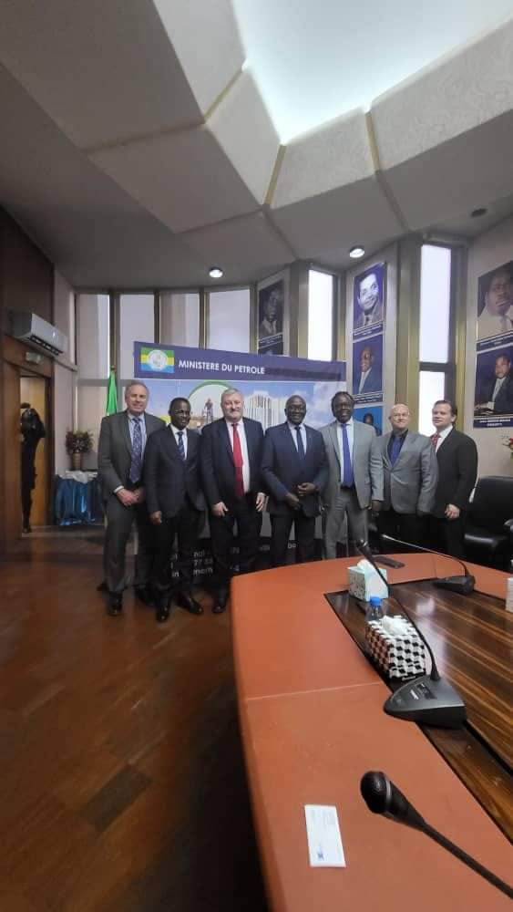 Le Ministre du pétrole, M. #Marcel_Abéké a reçu, le 22.11.23, une délégation de l'entreprise #Vaalco.La rencontre portait sur la signature du protocole de remboursement de la dette constituée par le #Crédit_de_TVA et la créance dans les livres de la #Sogara. 
<a href="/Comgouv_GA/">Comgouv</a>.