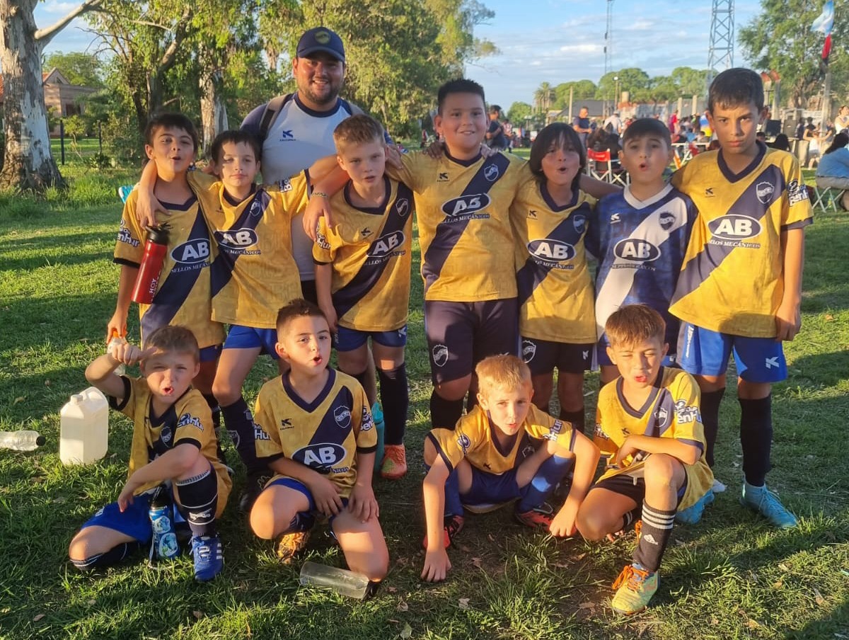 clubbenhur's tweet photo. ⚽️ #Infantiles. Este sábado, los #Lobitos de la #Cat2015 participaron del #Encuentro organizado por el Club Sportivo Roca.
#VamosBenHur 🔵⚪🔵 https://t.co/iDihscQd0p