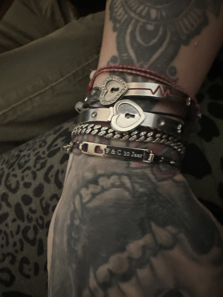 ☠☠☠ The iBitGirl ☠☠☠ tweet media