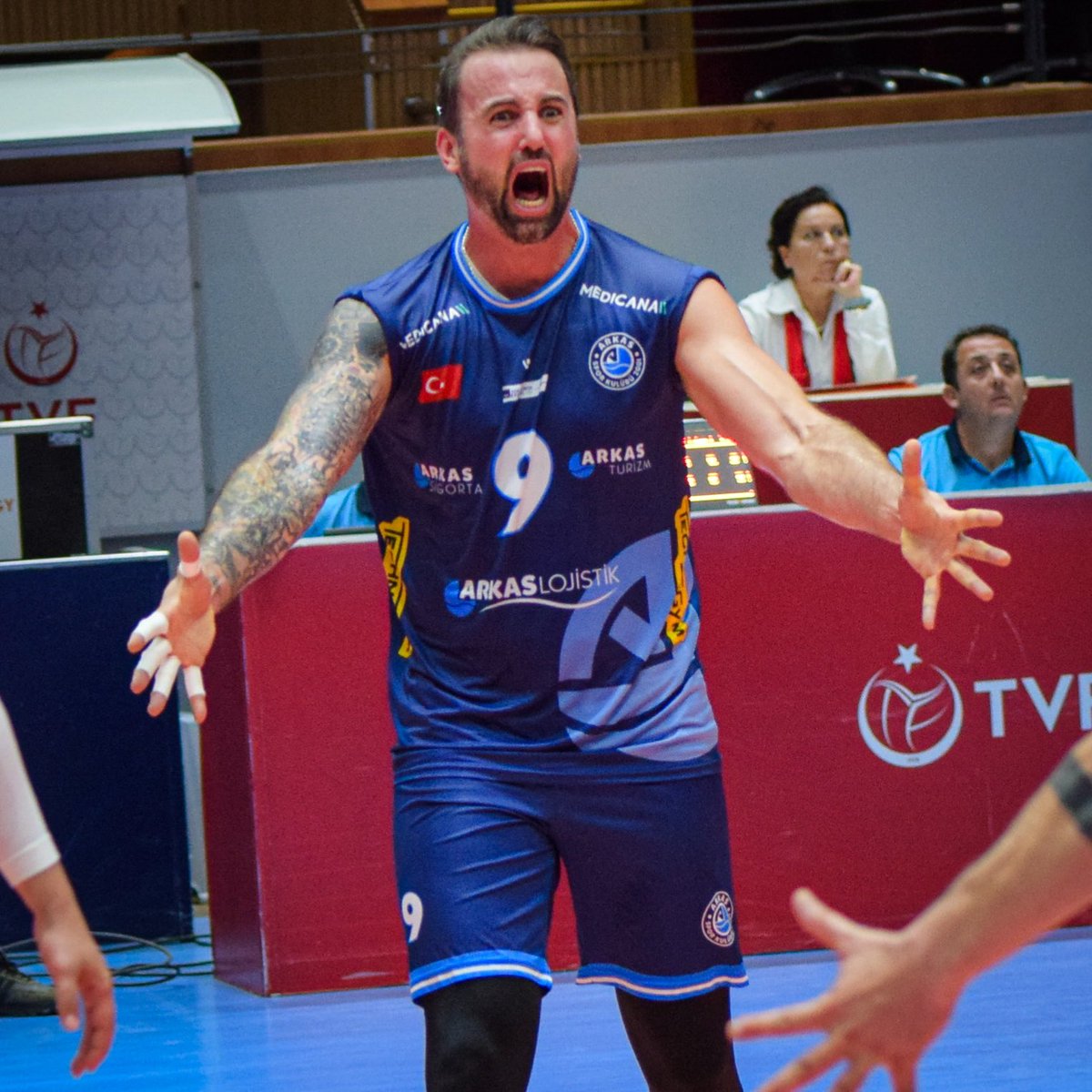 tiebreakcomm's tweet image. 📌 Grozer X Spor Toto 📌 

29 Sayı 
🔗 25/39 %64h |  3 hata, 3 bloklanma
🔗 3 Blok 
🔗 1 Ace | 7 servis hatası 
+16 (+/-) 

#EfelerLigi🇹🇷  #Arkas