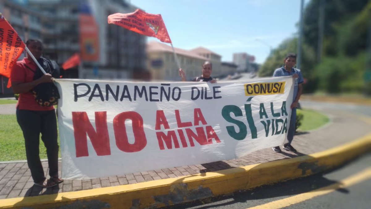 conusi21's tweet photo. 📍 🏛️Seguimos en resistencia, hasta derogar la Ley 406, volanteo en la Avenida de los Mártires, previo para subir a la CSJ.🇵🇦

¡La resistencia es nuestra fuerza! 👊

Unidos, firmes y decididos, el pueblo hace historia.🇵🇦
#CONUSIEnAcción #DerogatoriaYa #NoALaMineria #PanamáUnido https://t.co/GvJoanMVa1