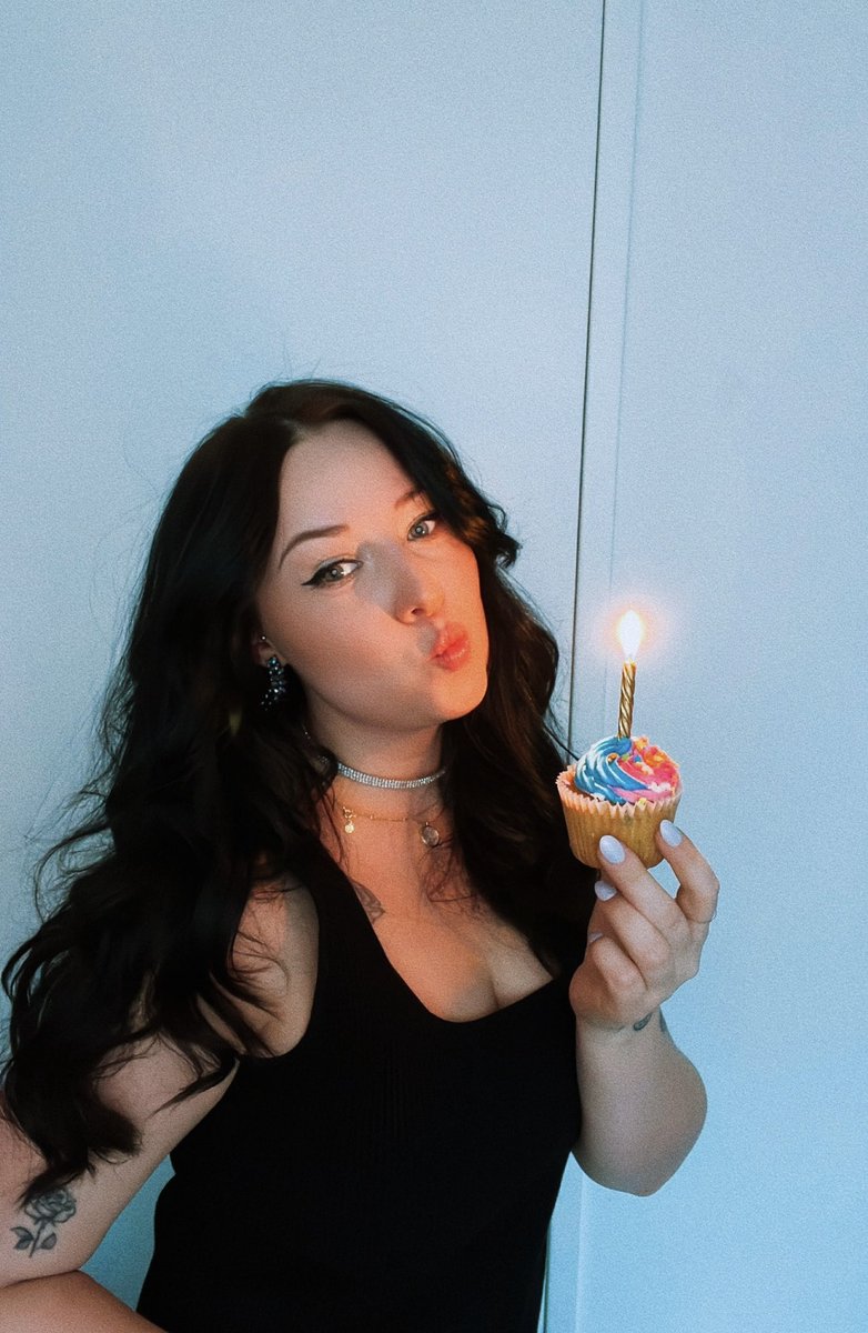 Laura El tweet media