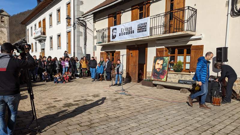AhotsaInfo's tweet photo. 38 urte ondoren, bizirik dirau Zabalzaren oroimena 
https://t.co/63rNPLpQjs
#MikelZabalzaGogoan https://t.co/RbTny92KBX