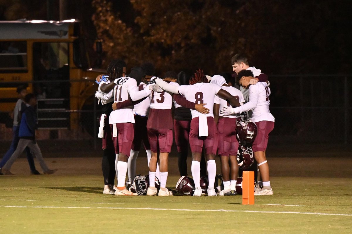 case_taylor3's tweet photo. It’s been a pleasure to coach these guys this year and make it as far as we did! Seniors thank you! Time to go to work #ALL14 https://t.co/LQBDRneol3