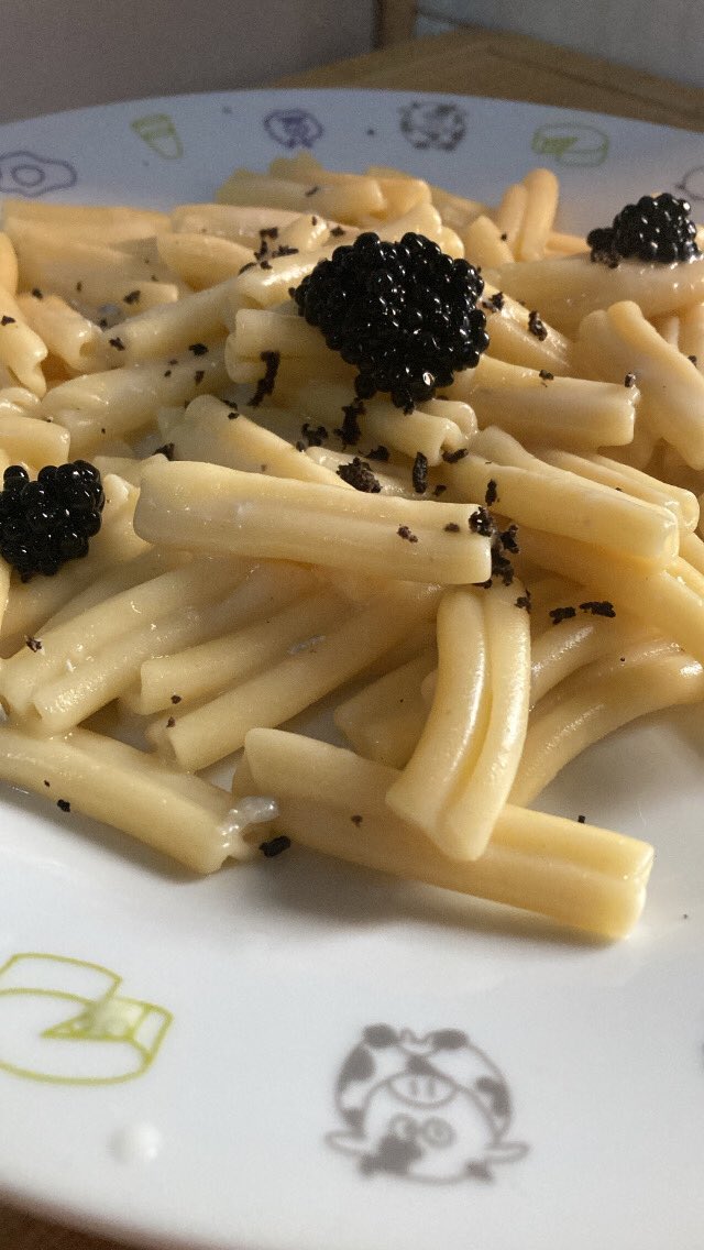 iAlbertoMarques's tweet photo. Casarecce con salsa de queso gorgonzola, caviar y trufa rayada https://t.co/JU0kNix5MB