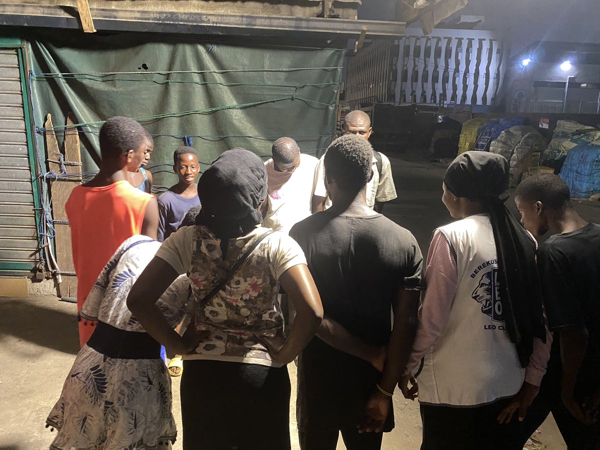 We had a fun time engaging with the FOA Kids at Kantamanto last Sunday. 
Kudos to all the volunteers for coming through!     #TimeWithTheFOAKids #AccraLegacy  #LegacyLeoLions  #VirtualClub  #LeoLions  #WeServe  #District418