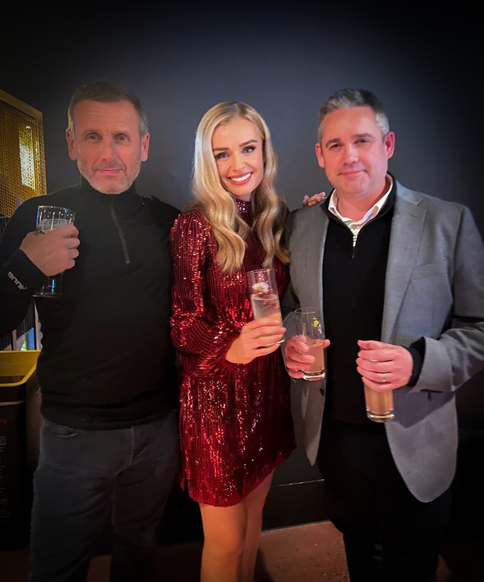 It’s not every day you get to meet global superstar and founder of @CygnetGin, @KathJenkins OBE 🎤Chris and Matt were @ArenaSwansea where Katherine wowed crowds at her Home for Christmas concert. We're proud suppliers of @CygnetGin - another great product made in Wales 🏴󠁧󠁢󠁷󠁬󠁳󠁿