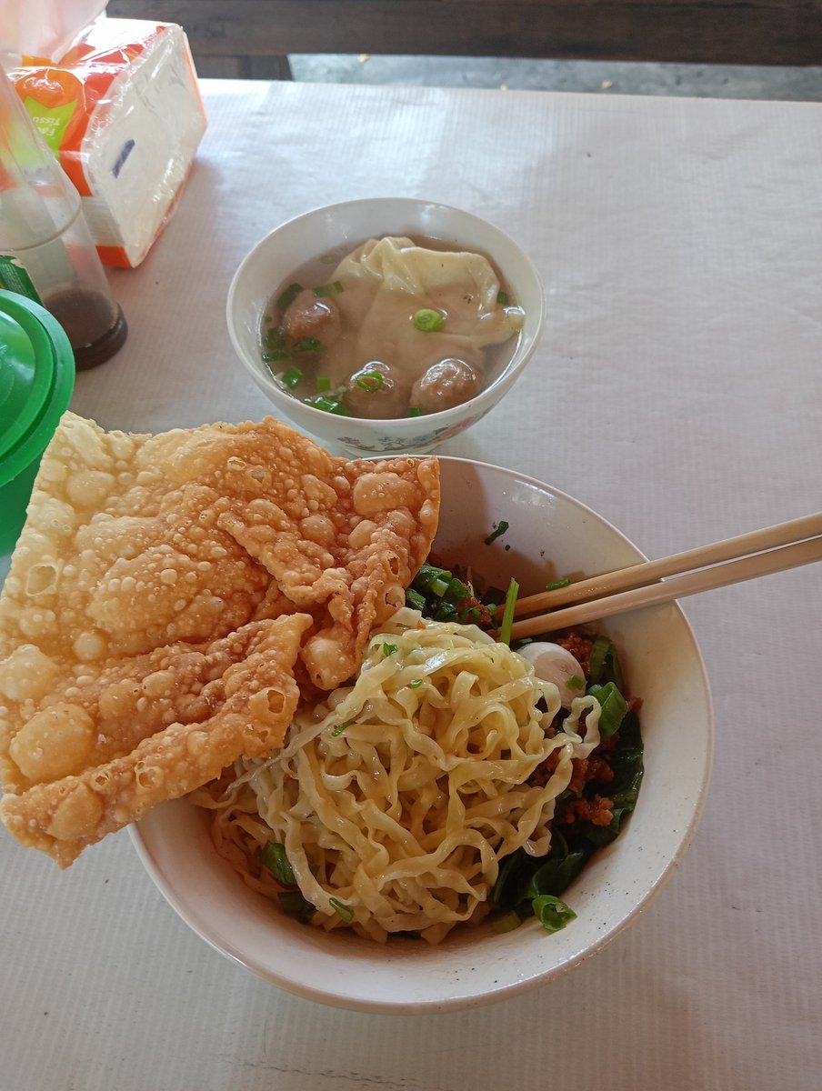 Maszno16's tweet photo. @FOODFESS2 Mie ayam komplit😋 https://t.co/cGiKCan7N0