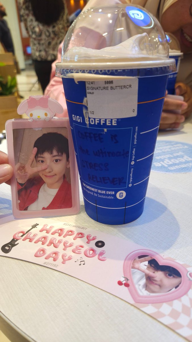 ctnuraisyah54's tweet photo. Chanyeol ialah ubat saya🫶🍒 
Terima kasih bye 🥰
#SweetCherryBossDay 
#체리대장_찬열_HBD #StayWithLoey 
#HappyChanyeolDay https://t.co/y0OQXWedOW